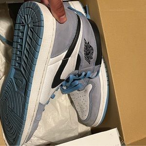 Air Jordan 1 Retro High University Blue